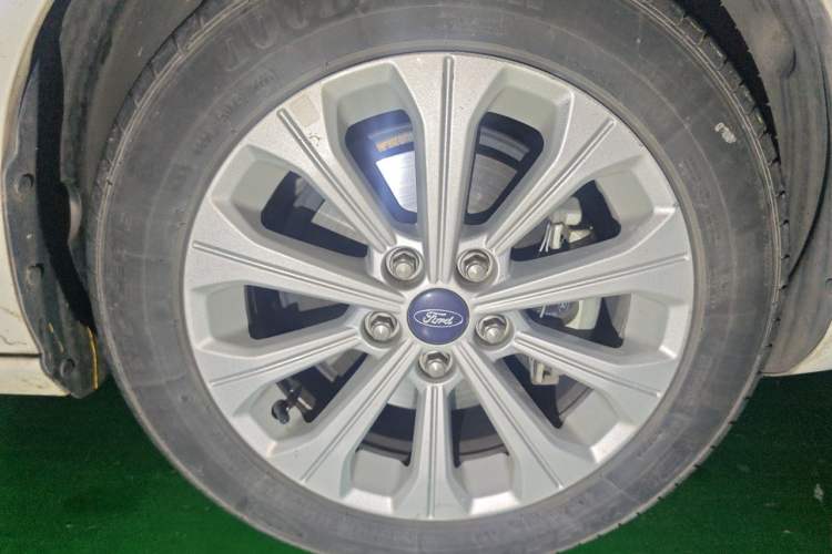 Used Ford Escort 2015 1.5L Automatic Fashion Model Right Front Wheel Hub