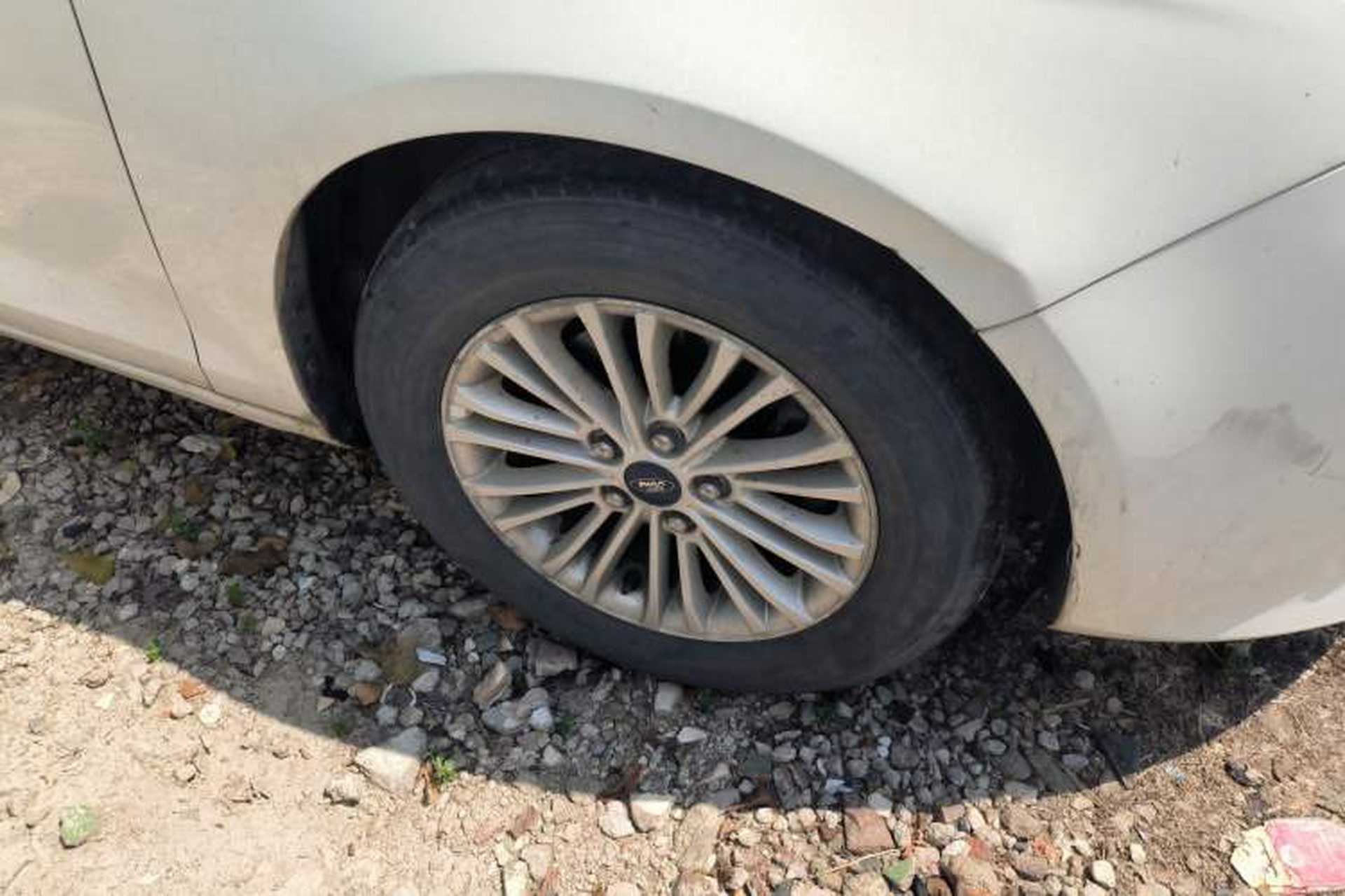 Used Ford Escort 2015 1.5L Manual Comfort Model Right Front Wheel Hub