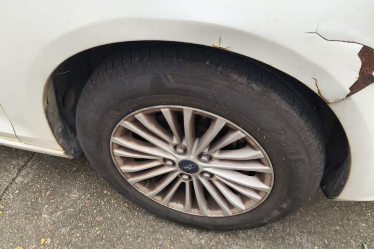 Used Ford Escort 2015 1.5L Automatic Comfort Edition Right Front Wheel Hub