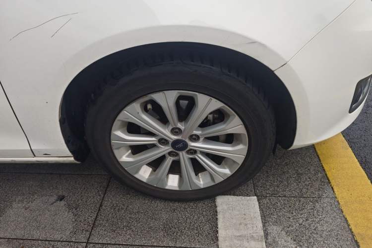 Used Ford Escort 2015 1.5L Automatic Fashion Model Right Front Wheel Hub