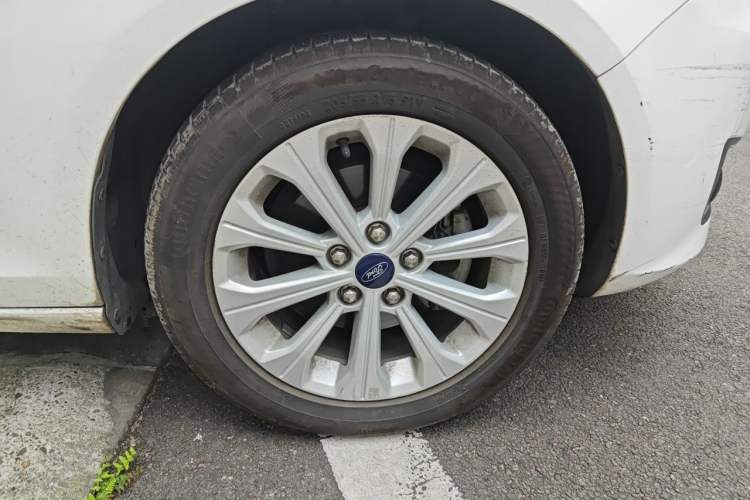Used Ford Escort 2015 1.5L Automatic Fashion Model Right Front Wheel Hub