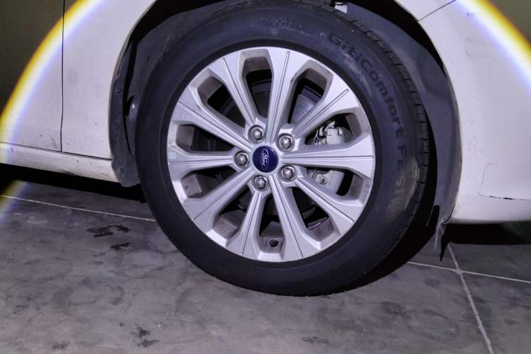 Used Ford Escort 2015 1.5L Automatic Fashion Model Right Front Wheel Hub
