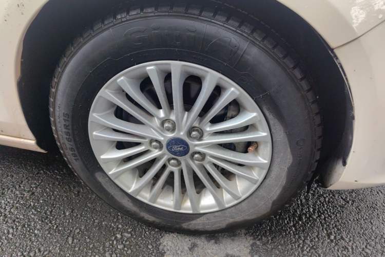 Used Ford Escort 2015 1.5L Automatic Comfort Edition Right Front Wheel Hub
