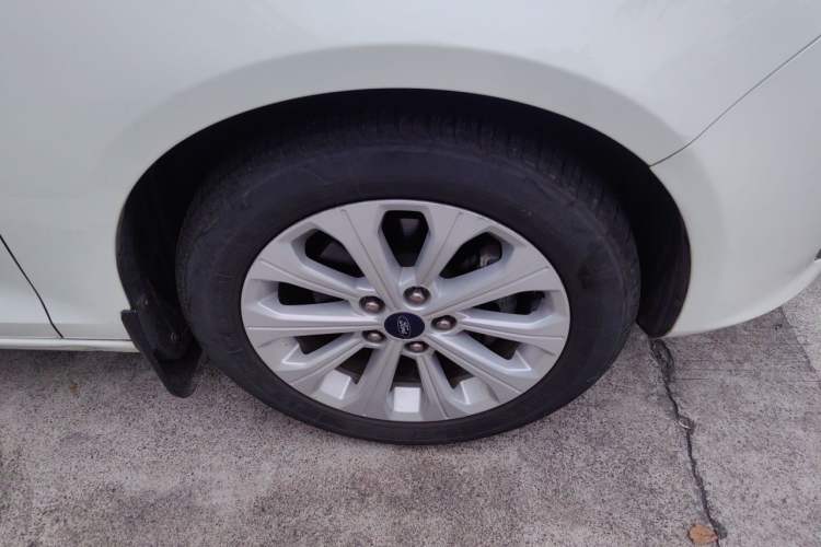 Used Ford Escort 2015 1.5L Automatic Fashion Model Right Front Wheel Hub