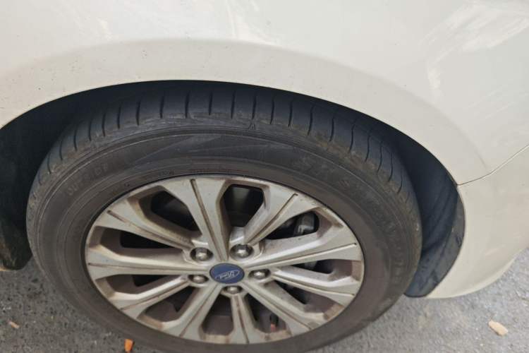 Used Ford Escort 2015 1.5L Automatic Fashion Model Right Front Wheel Hub