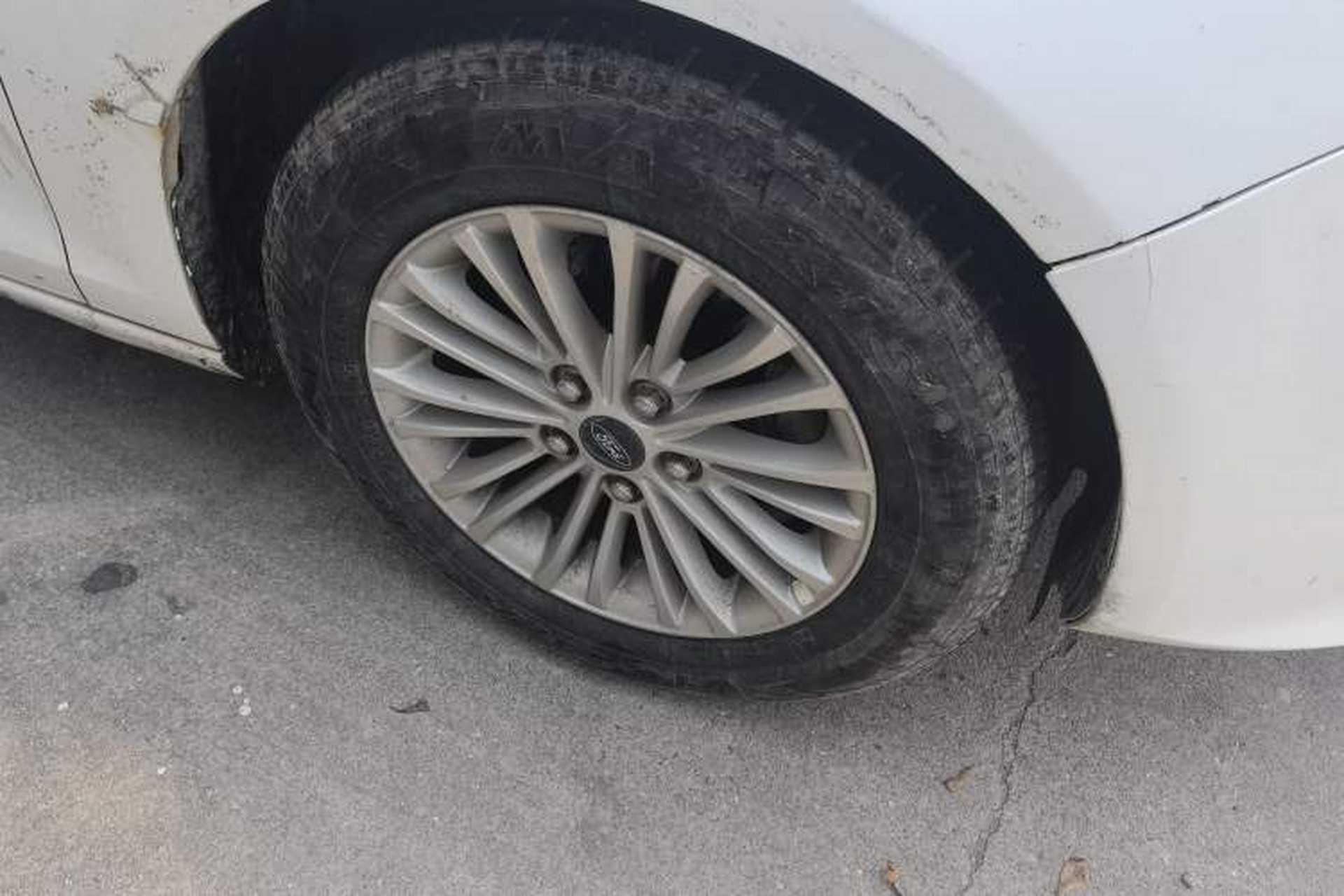 Used Ford Escort 2015 1.5L Manual Comfort Model Right Front Wheel Hub