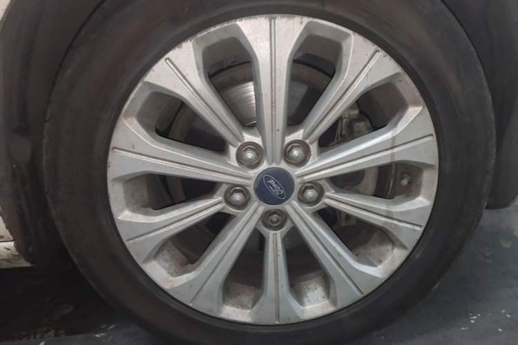 Used Ford Escort 2015 1.5L Manual Fashion Edition Right Front Wheel Hub