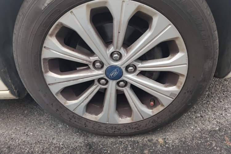 Used Ford Escort 2015 1.5L Automatic Fashion Model Right Front Wheel Hub