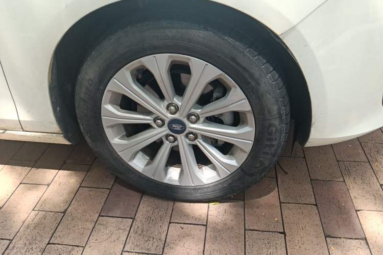 Used Ford Escort 2015 1.5L Automatic Fashion Model Right Front Wheel Hub