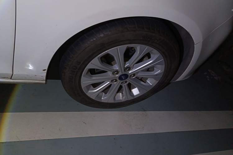 Used Ford Escort 2015 1.5L Automatic Fashion Model Right Front Wheel Hub