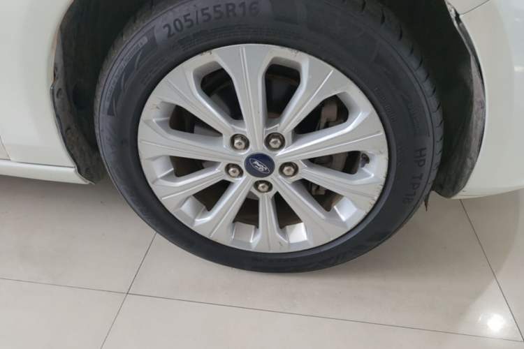Used Ford Escort 2015 1.5L Automatic Fashion Model Right Front Wheel Hub