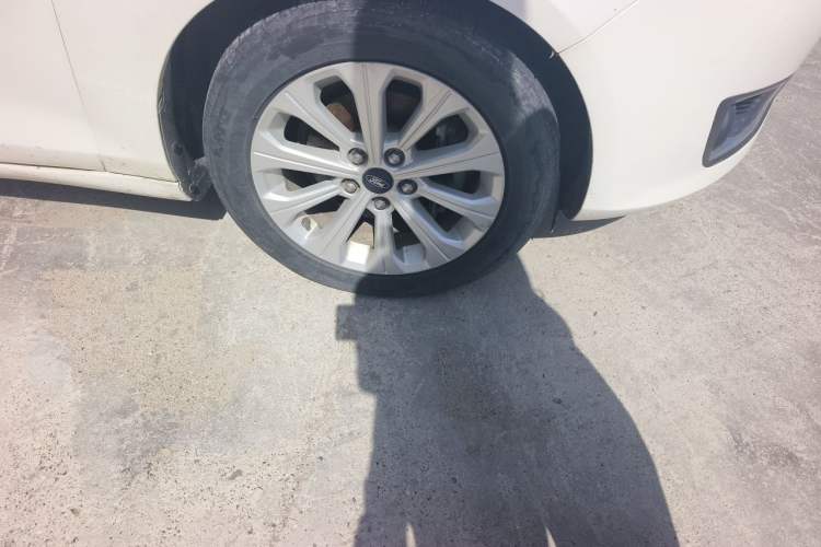 Used Ford Escort 2015 1.5L Manual Fashion Edition Right Front Wheel Hub
