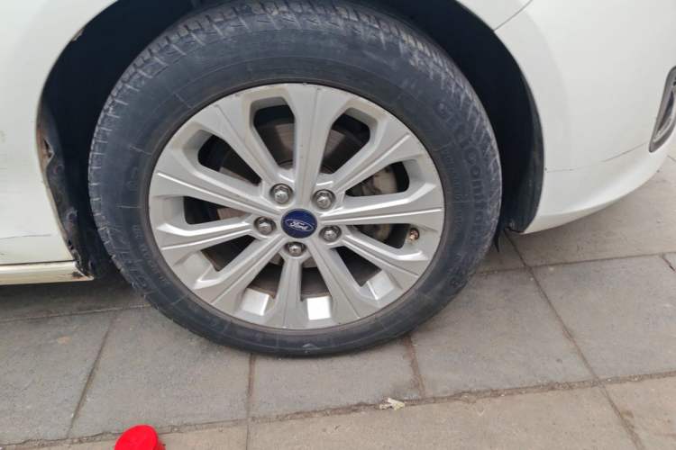 Used Ford Escort 2015 1.5L Automatic Fashion Model Right Front Wheel Hub