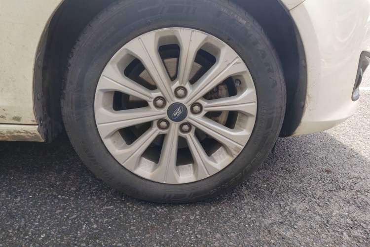 Used Ford Escort 2015 1.5L Automatic Fashion Model Right Front Wheel Hub