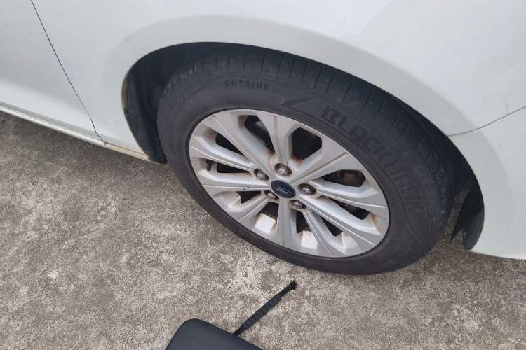 Used Ford Escort 2015 1.5L Automatic Fashion Model Right Front Wheel Hub