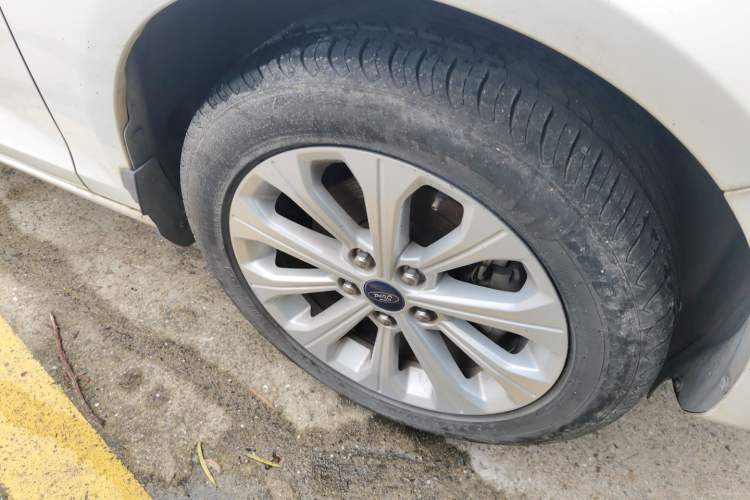Used Ford Escort 2015 1.5L Manual Fashion Edition Right Front Wheel Hub