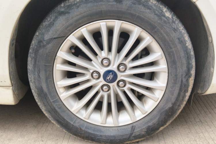 Used Ford Escort 2015 1.5L Automatic Comfort Edition Right Front Wheel Hub