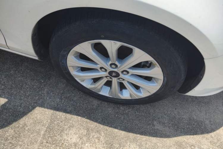 Used Ford Escort 2015 1.5L Automatic Fashion Model Right Front Wheel Hub