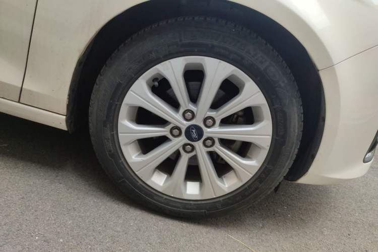 Used Ford Escort 2015 1.5L Manual Fashion Edition Right Front Wheel Hub