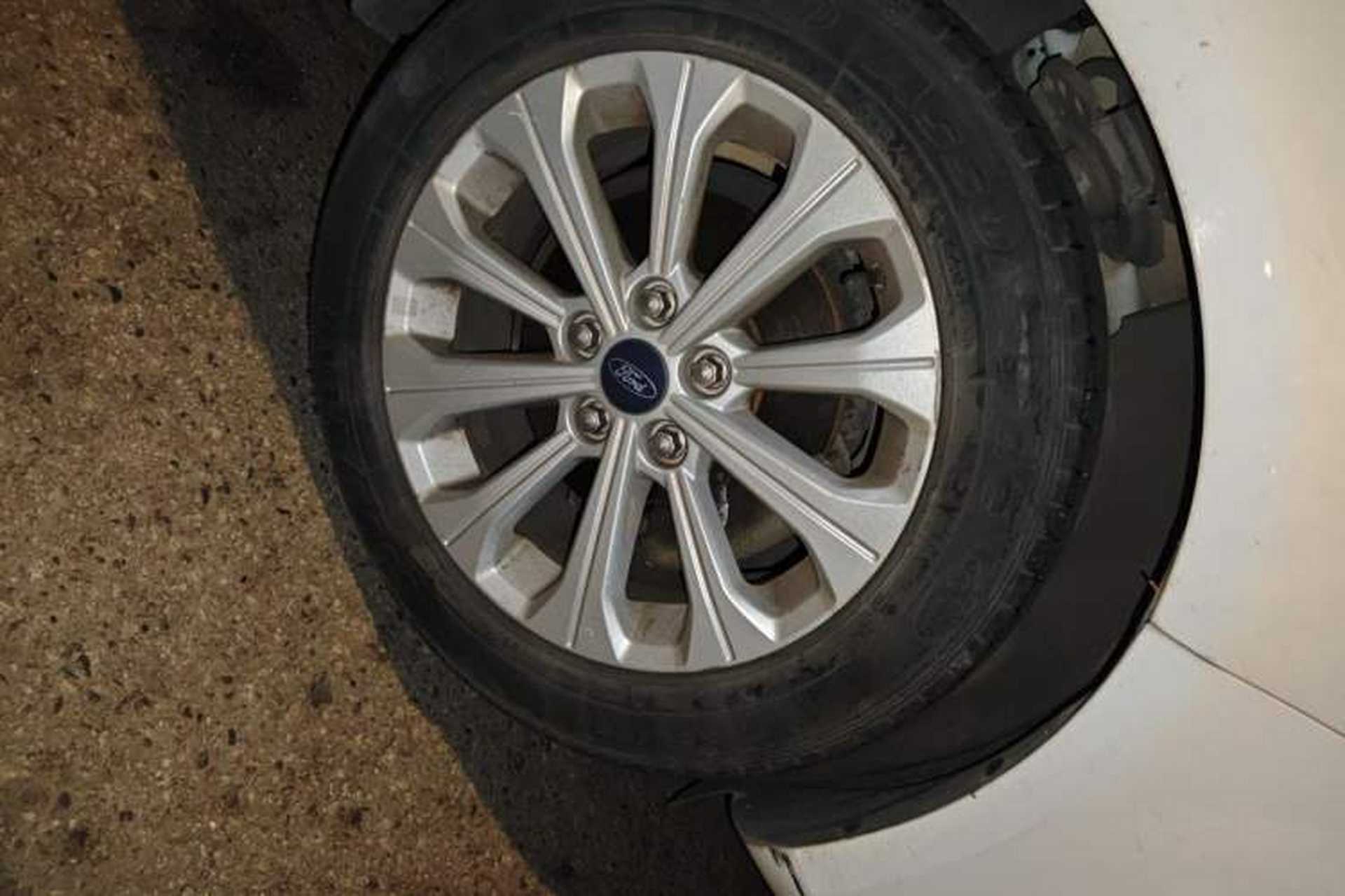 Used Ford Escort 2015 1.5L Automatic Fashion Model Right Front Wheel Hub