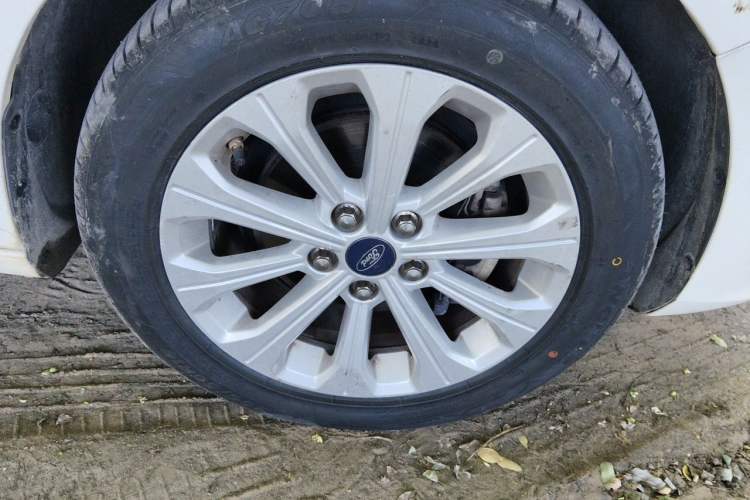 Used Ford Escort 2015 1.5L Automatic Fashion Model Right Front Wheel Hub