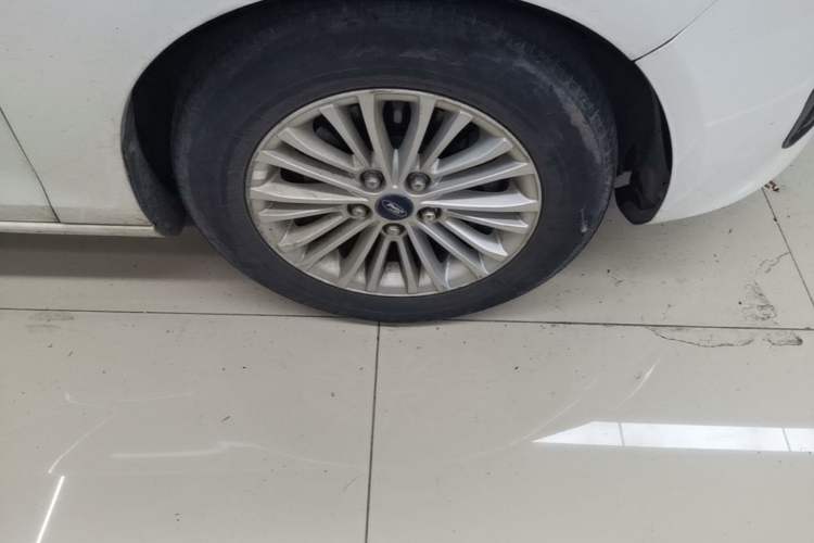 Used Ford Escort 2015 1.5L Manual Comfort Model Right Front Wheel Hub