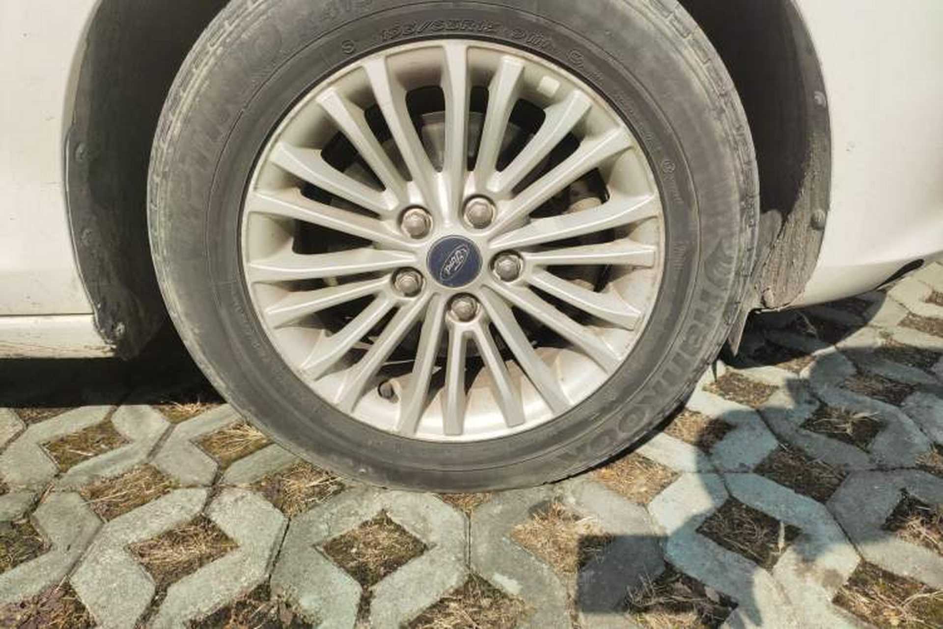 Used Ford Escort 2015 1.5L Automatic Comfort Edition Right Front Wheel Hub
