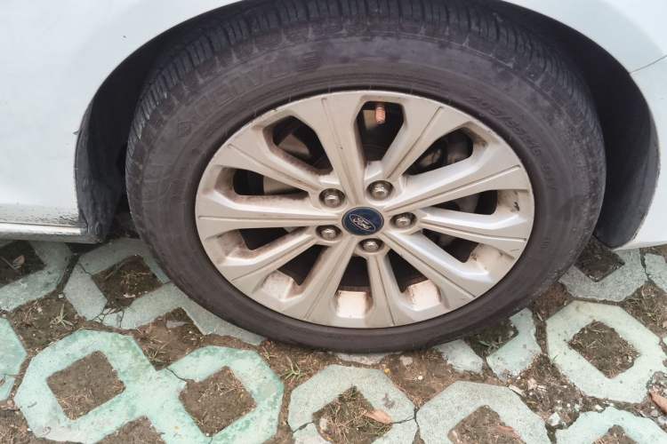 Used Ford Escort 2015 1.5L Automatic Fashion Model Right Front Wheel Hub