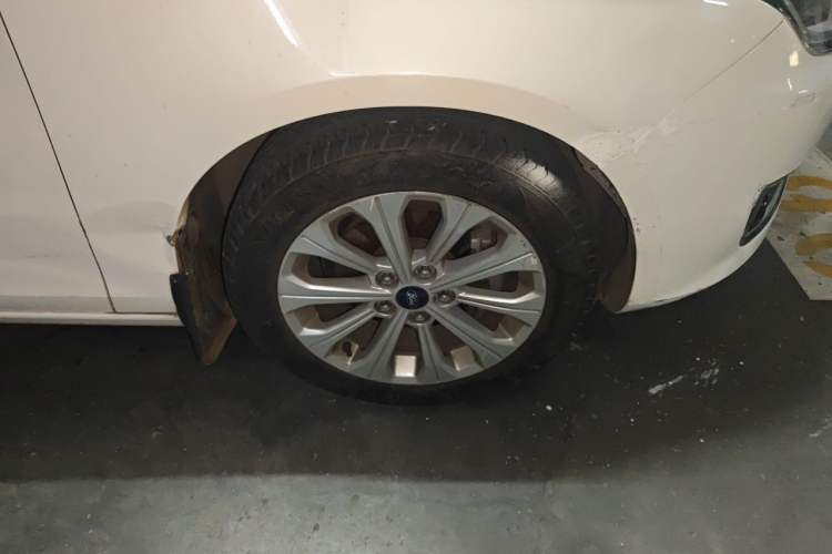 Used Ford Escort 2015 1.5L Automatic Fashion Model Right Front Wheel Hub