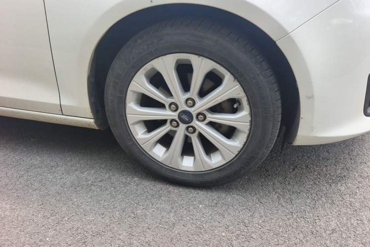 Used Ford Escort 2015 1.5L Manual Fashion Edition Right Front Wheel Hub