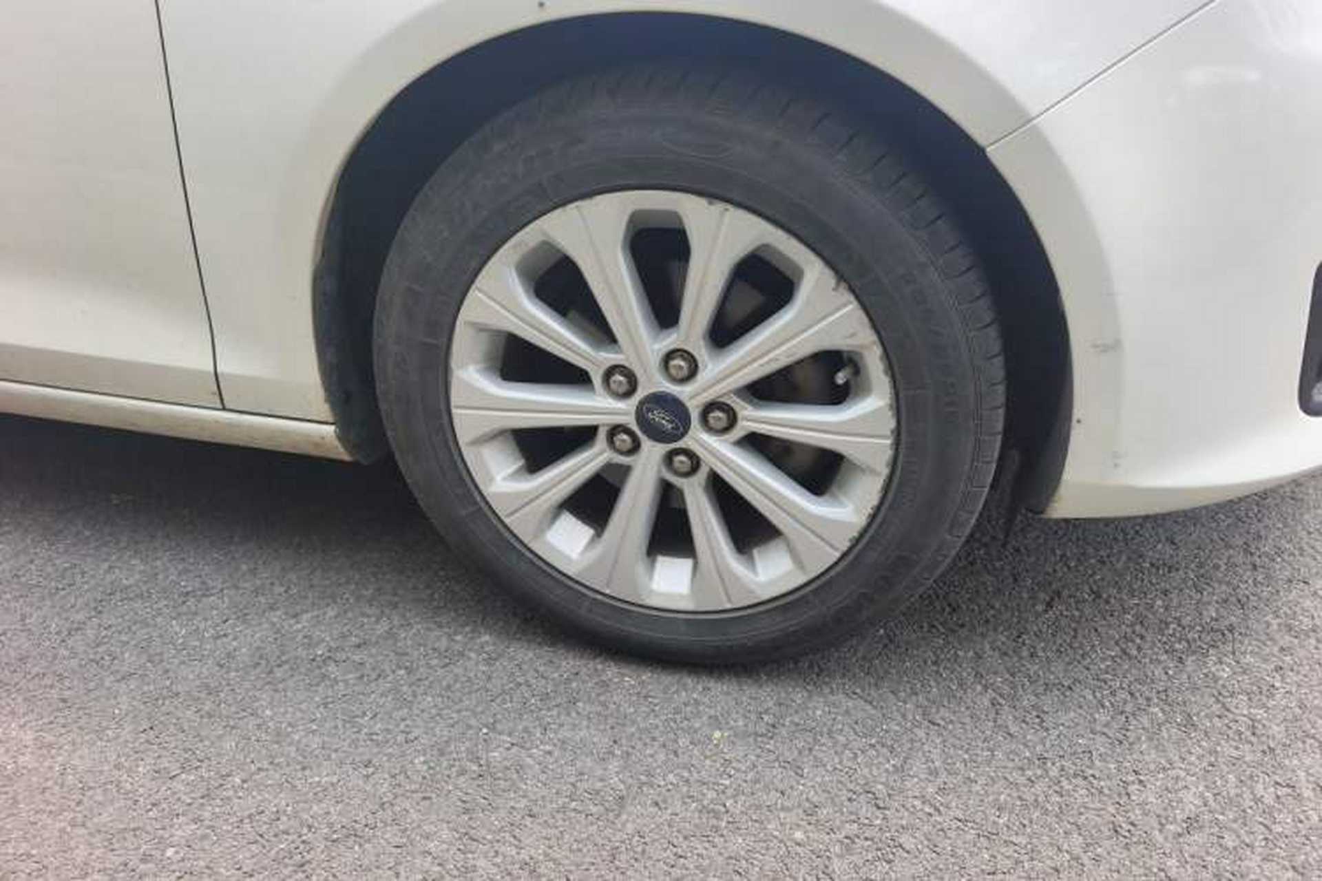 Used Ford Escort 2015 1.5L Manual Fashion Edition Right Front Wheel Hub