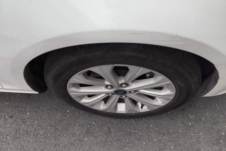 Used Ford Escort 2015 1.5L Manual Fashion Edition Right Front Wheel Hub