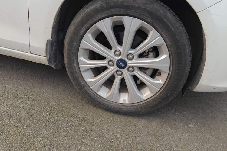 Used Ford Escort 2015 1.5L Automatic Fashion Model Right Front Wheel Hub