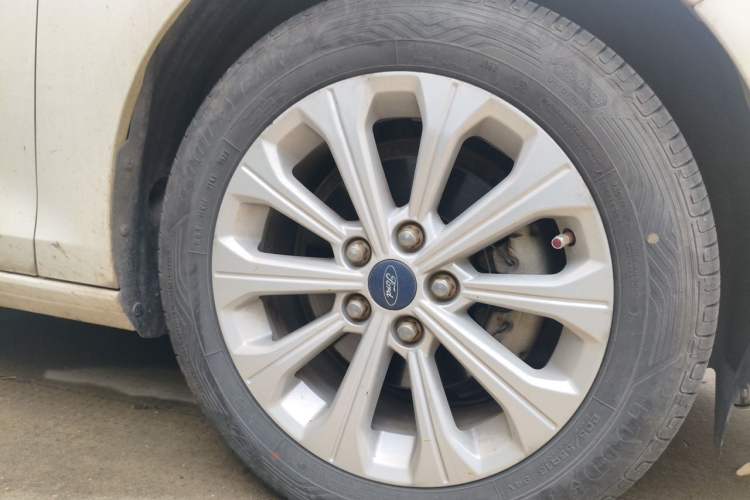 Used Ford Escort 2015 1.5L Automatic Fashion Model Right Front Wheel Hub