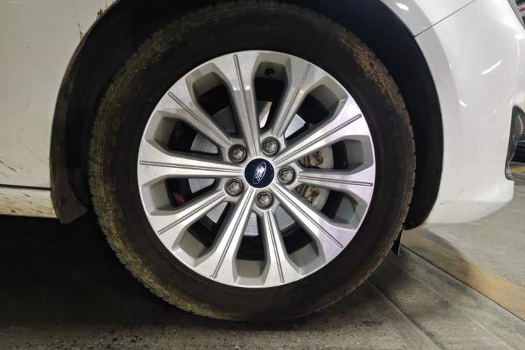 Used Ford Escort 2015 1.5L Automatic Fashion Model Right Front Wheel Hub