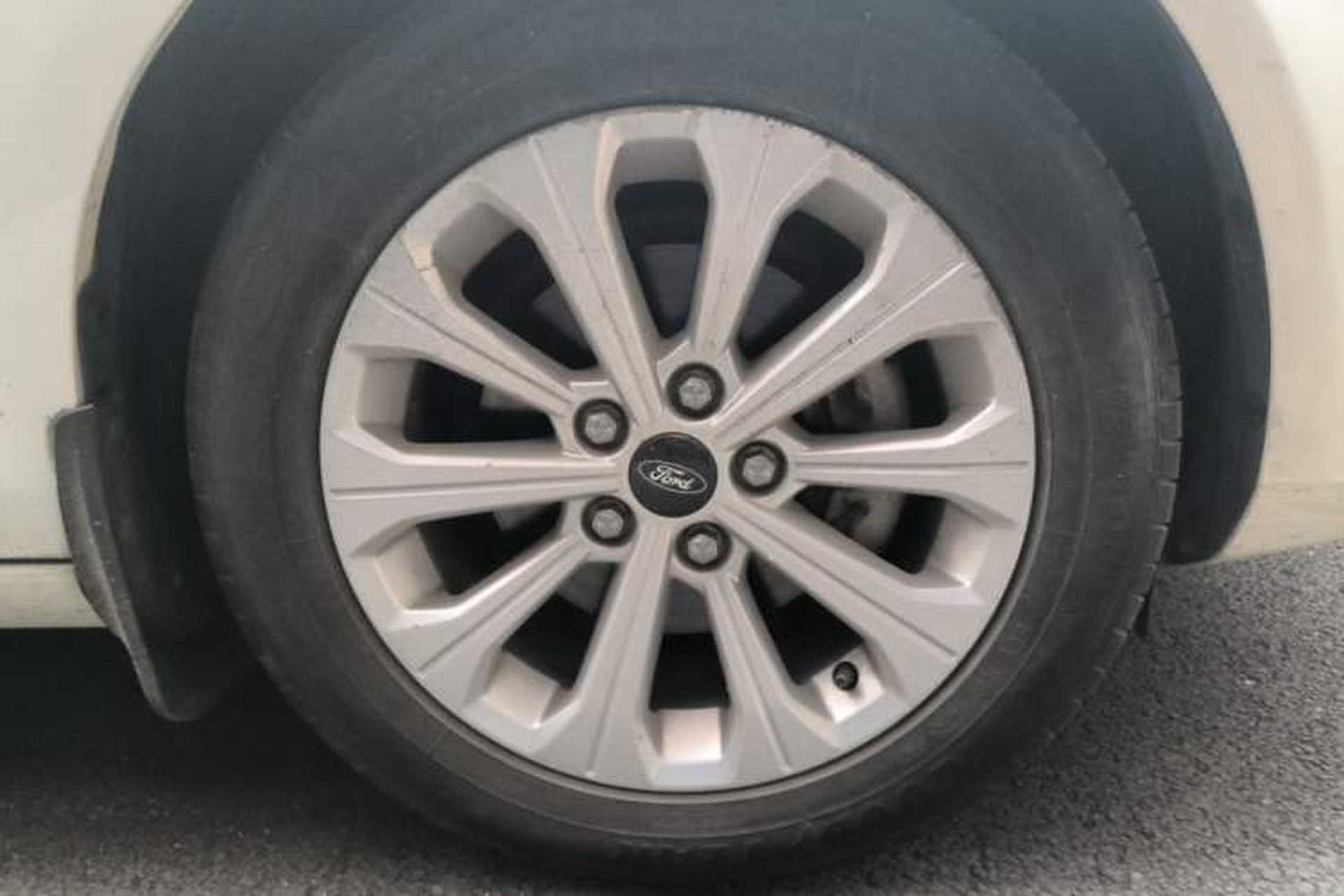 Used Ford Escort 2015 1.5L Manual Fashion Edition Right Front Wheel Hub