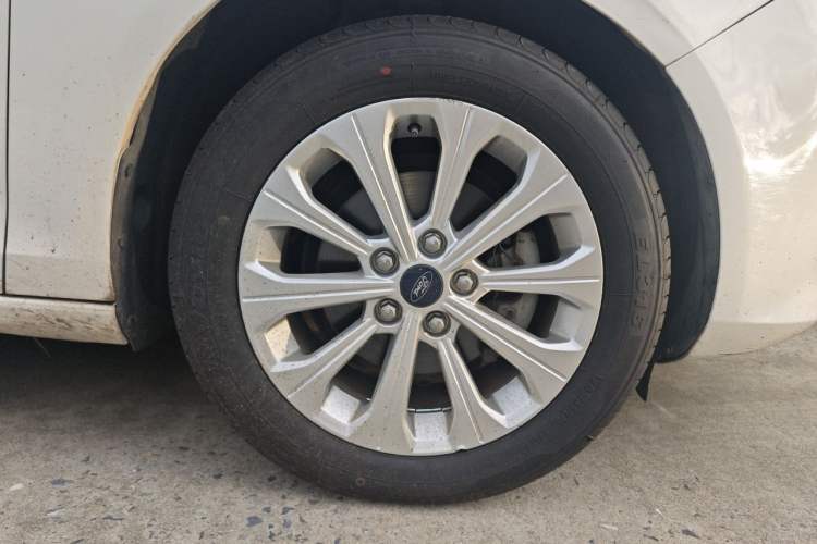 Used Ford Escort 2015 1.5L Automatic Fashion Model Right Front Wheel Hub