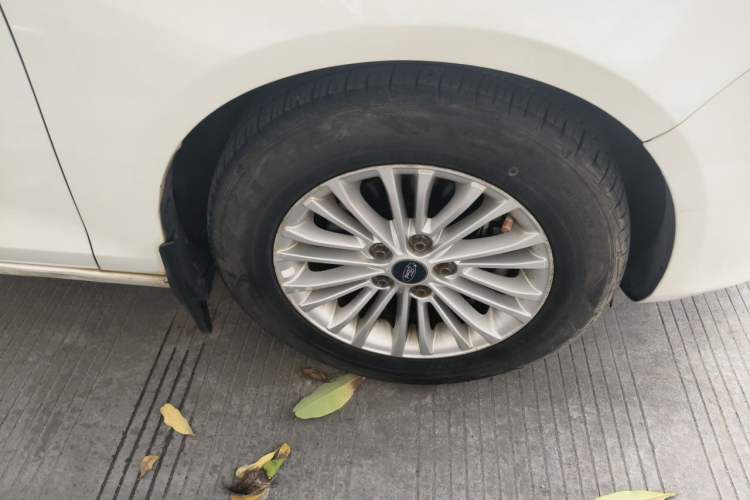 Used Ford Escort 2015 1.5L Automatic Comfort Edition Right Front Wheel Hub