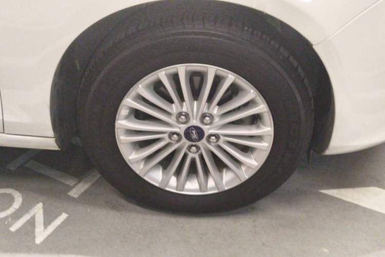 Used Ford Escort 2015 1.5L Automatic Comfort Edition Right Front Wheel Hub