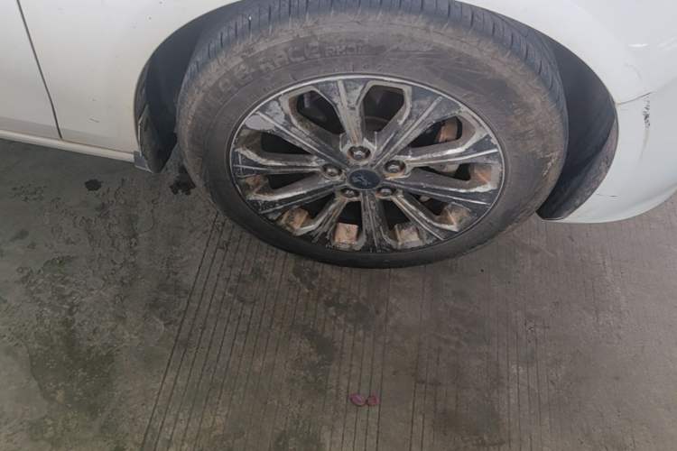 Used Ford Escort 2015 1.5L Manual Fashion Edition Right Front Wheel Hub