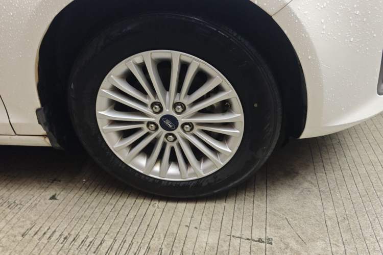 Used Ford Escort 2015 1.5L Automatic Comfort Edition Right Front Wheel Hub