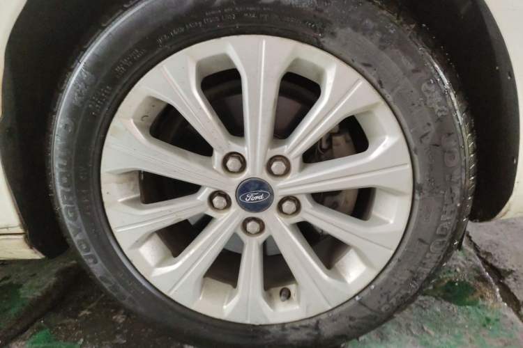 Used Ford Escort 2015 1.5L Automatic Fashion Model Right Front Wheel Hub