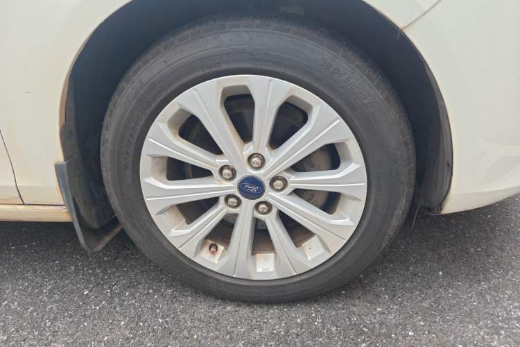 Used Ford Escort 2015 1.5L Automatic Fashion Model Right Front Wheel Hub