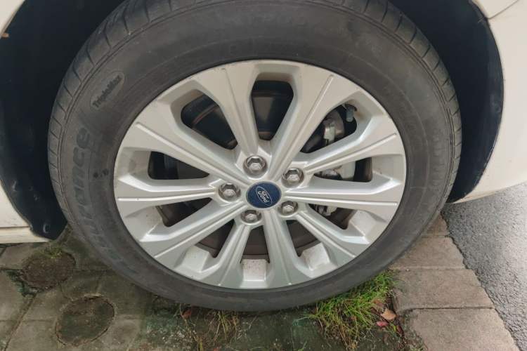 Used Ford Escort 2015 1.5L Automatic Fashion Model Right Front Wheel Hub