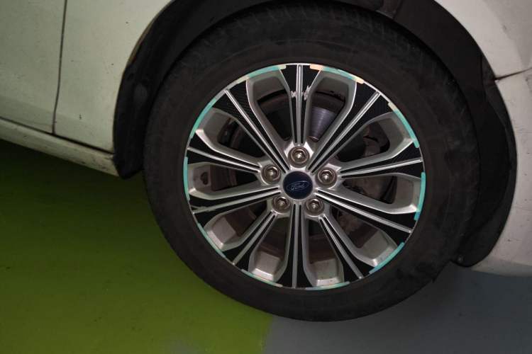 Used Ford Escort 2015 1.5L Automatic Fashion Model Right Front Wheel Hub