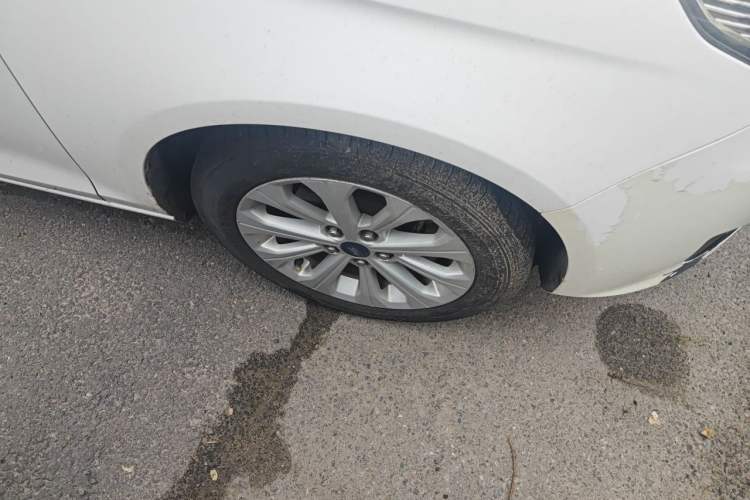 Used Ford Escort 2015 1.5L Manual Fashion Edition Right Front Wheel Hub