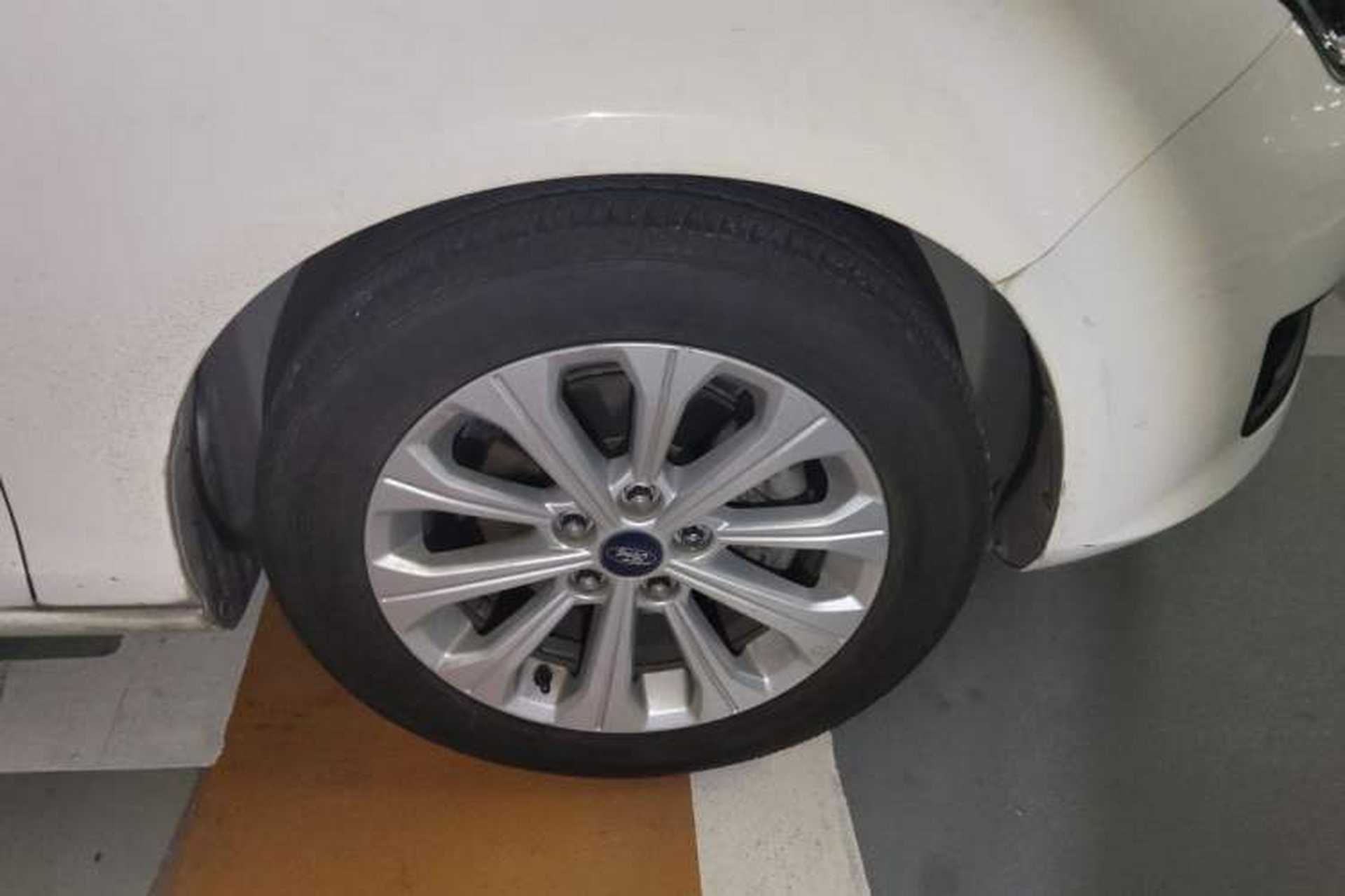 Used Ford Escort 2015 1.5L Automatic Fashion Model Right Front Wheel Hub