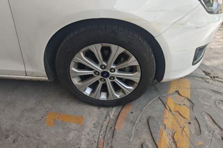 Used Ford Escort 2015 1.5L Automatic Fashion Model Right Front Wheel Hub
