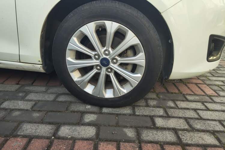 Used Ford Escort 2015 1.5L Automatic Fashion Model Right Front Wheel Hub