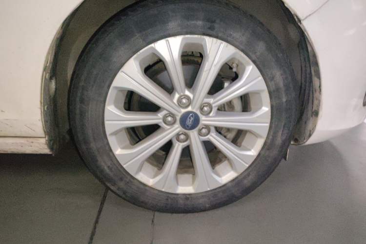 Used Ford Escort 2015 1.5L Automatic Fashion Model Right Front Wheel Hub